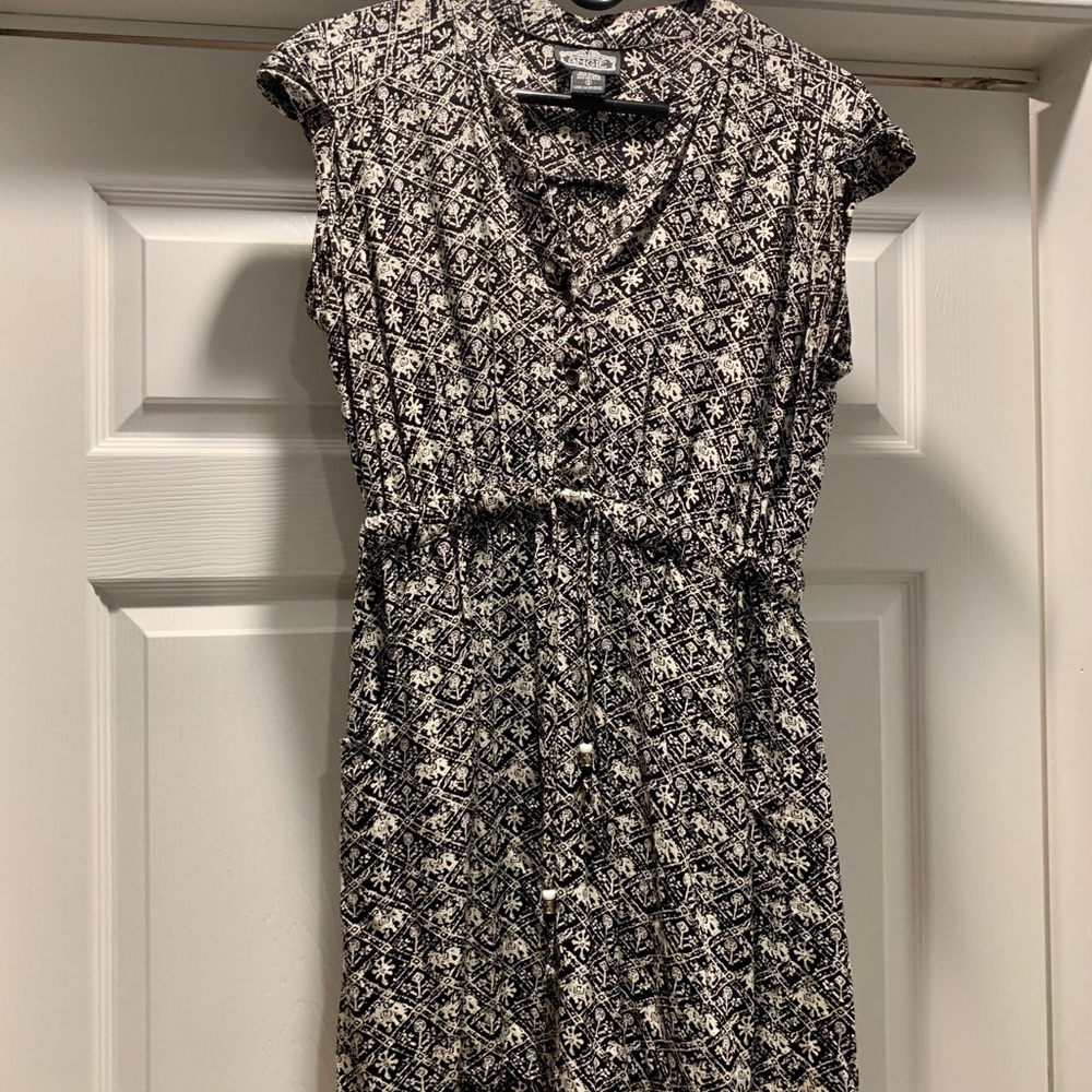 Black/white patterned mini dress